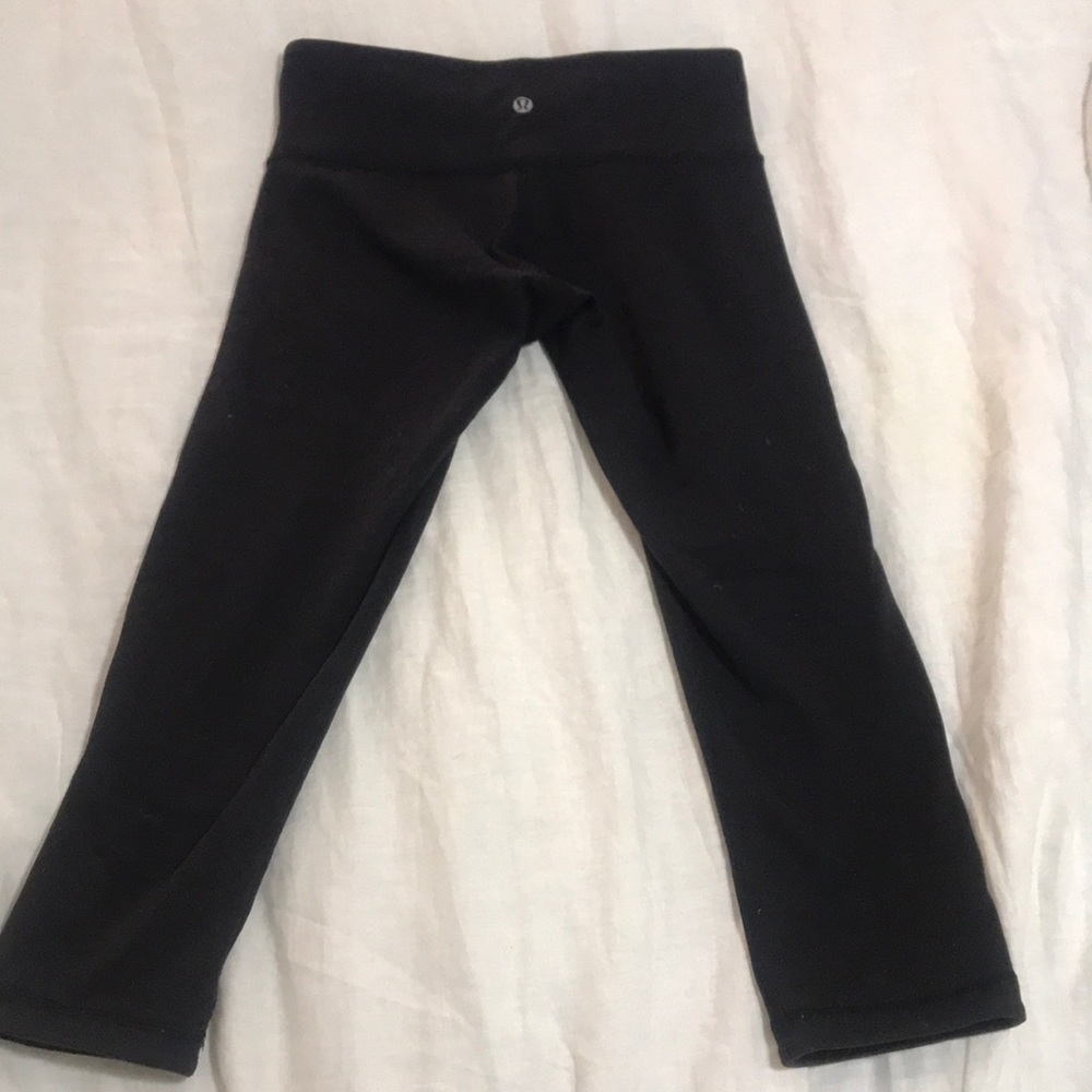 Lululemon Black Wunder Under leggings, Size 6